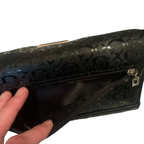 Guess Wallet - Picture 2 of 7